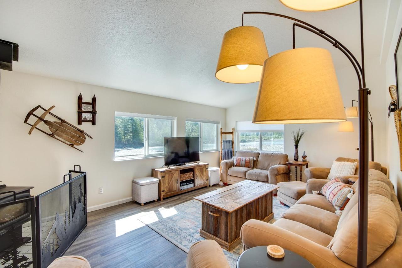 Riverfront Home With Deck, Near Mount Rainier! Packwood Εξωτερικό φωτογραφία