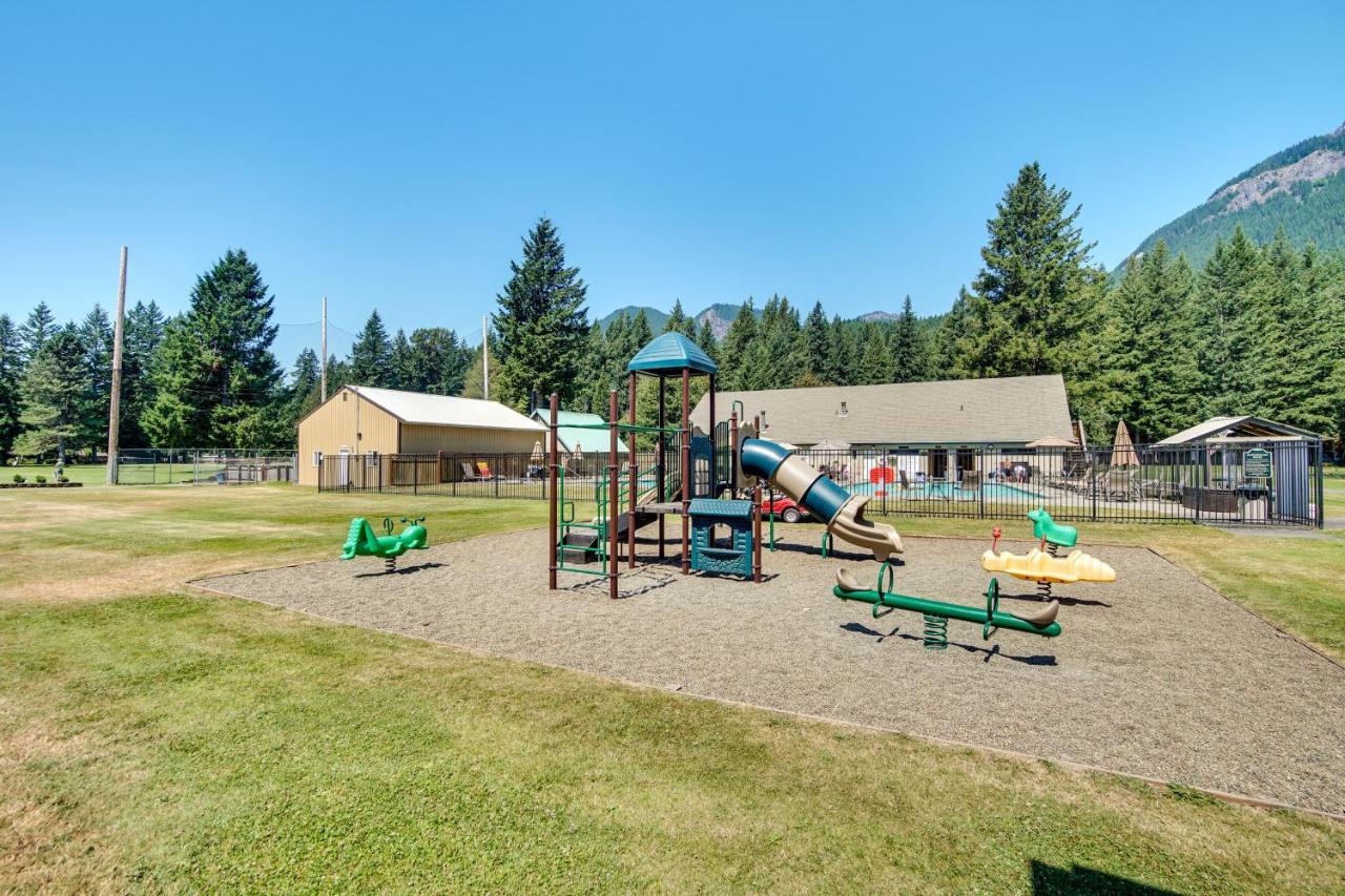 Riverfront Home With Deck, Near Mount Rainier! Packwood Εξωτερικό φωτογραφία