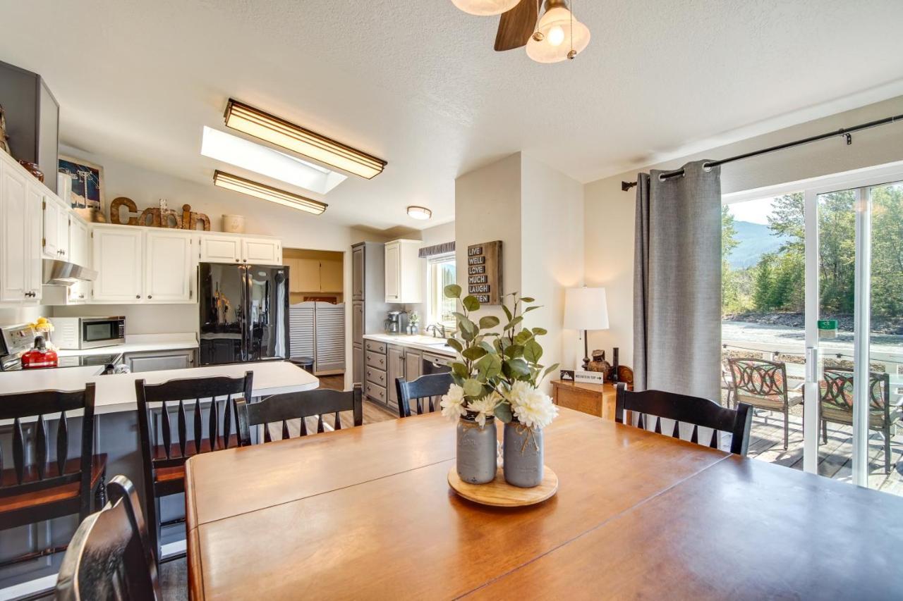 Riverfront Home With Deck, Near Mount Rainier! Packwood Εξωτερικό φωτογραφία