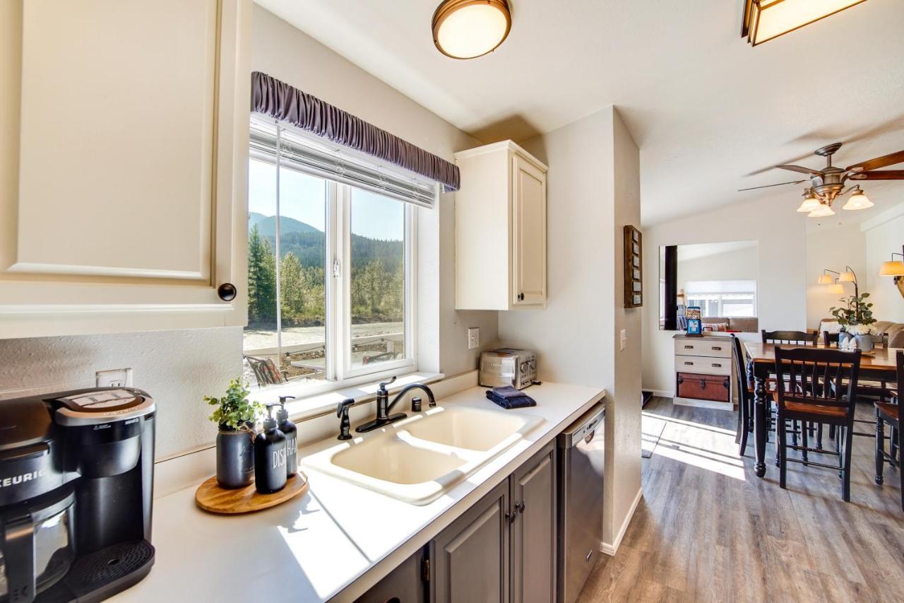 Riverfront Home With Deck, Near Mount Rainier! Packwood Εξωτερικό φωτογραφία