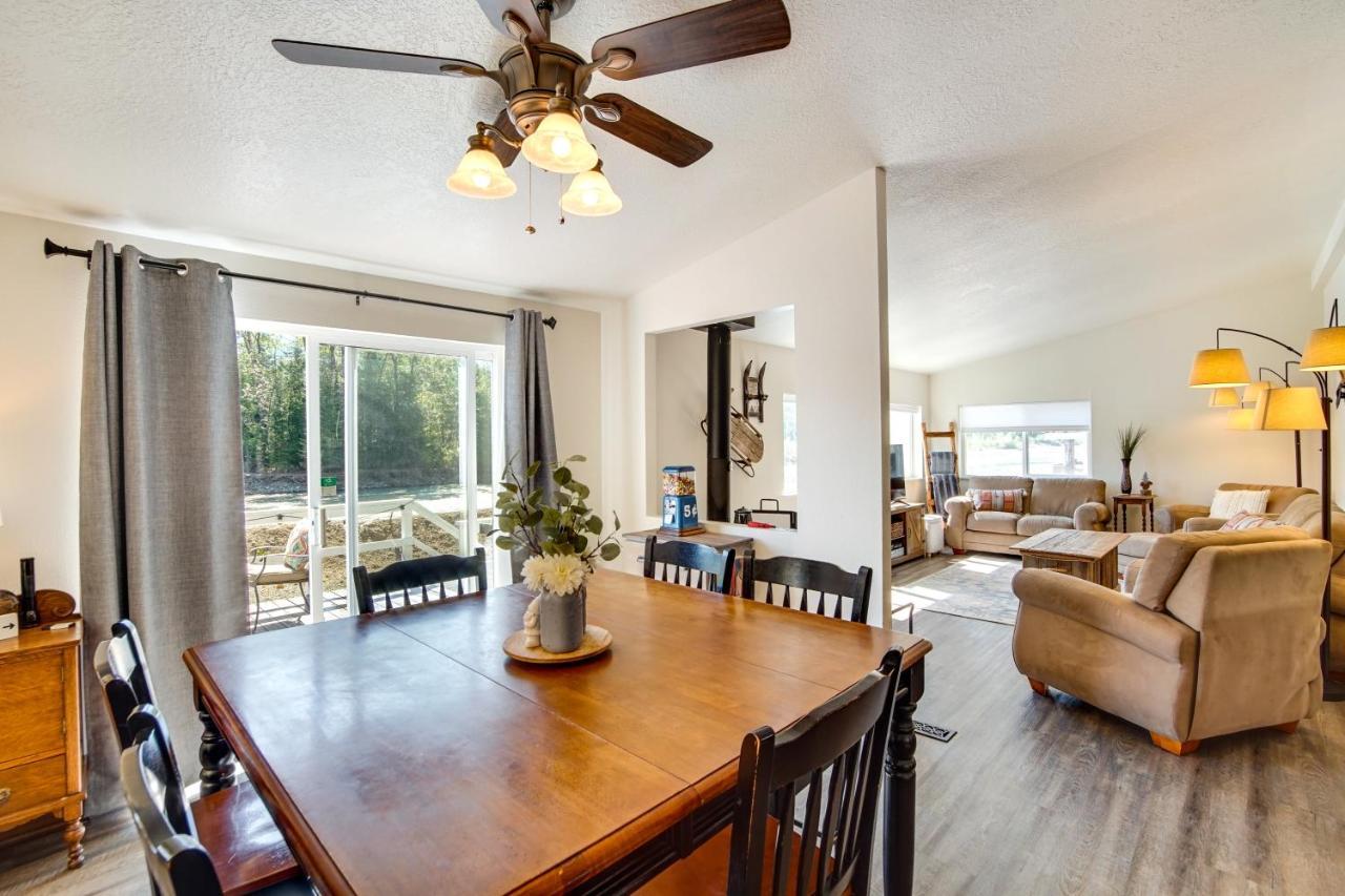 Riverfront Home With Deck, Near Mount Rainier! Packwood Εξωτερικό φωτογραφία