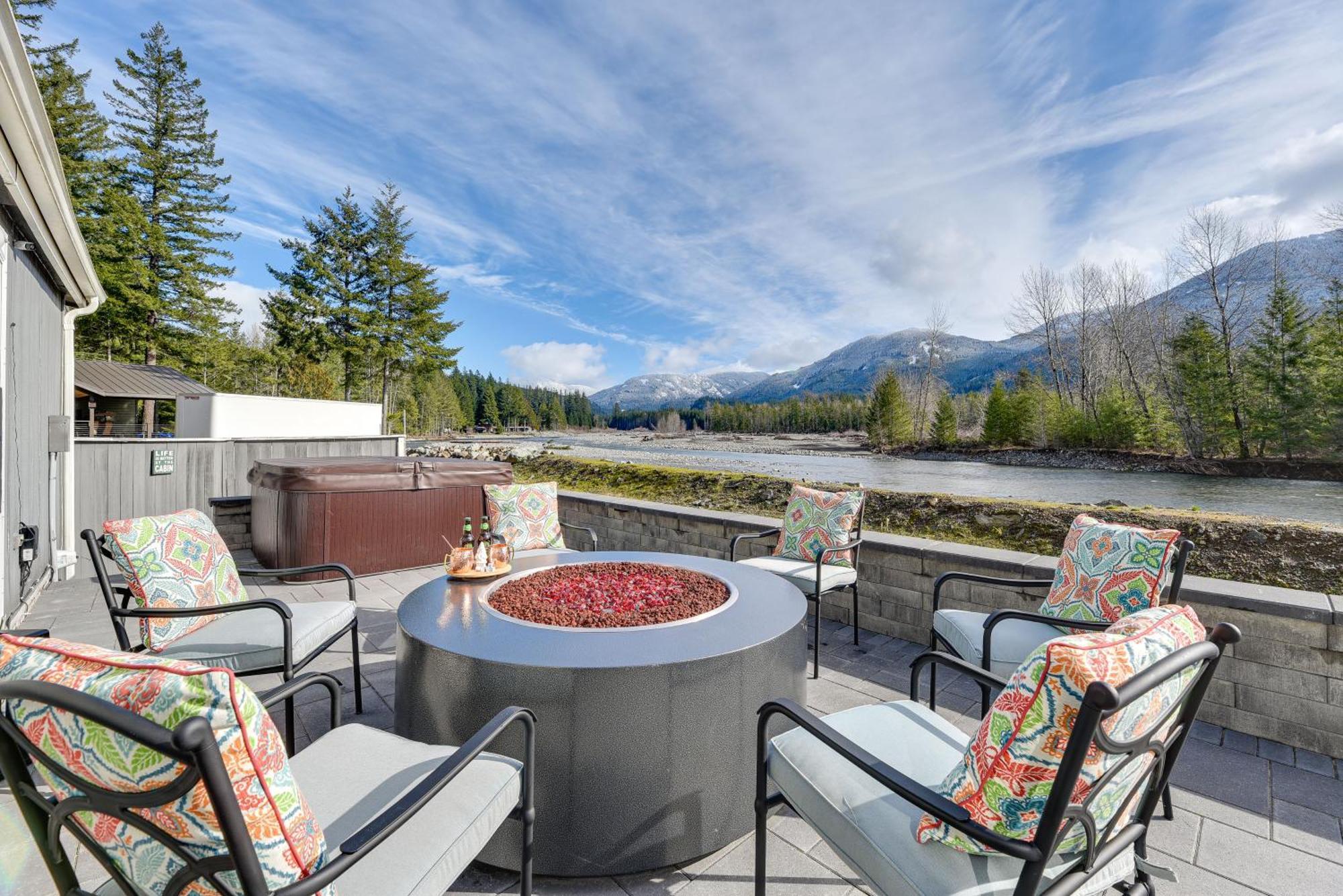Riverfront Home With Deck, Near Mount Rainier! Packwood Εξωτερικό φωτογραφία