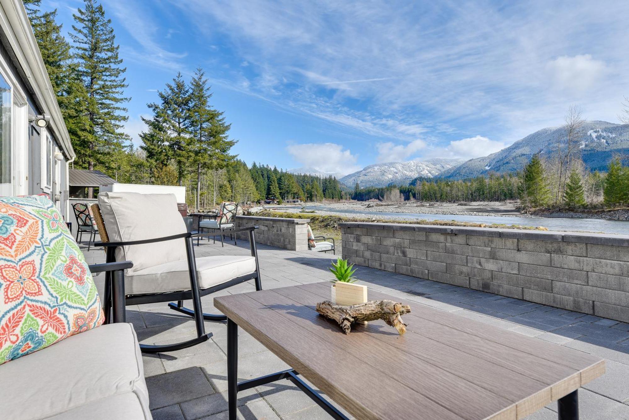 Riverfront Home With Deck, Near Mount Rainier! Packwood Εξωτερικό φωτογραφία
