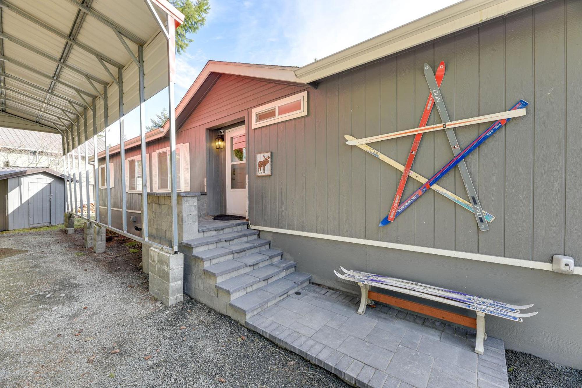 Riverfront Home With Deck, Near Mount Rainier! Packwood Εξωτερικό φωτογραφία