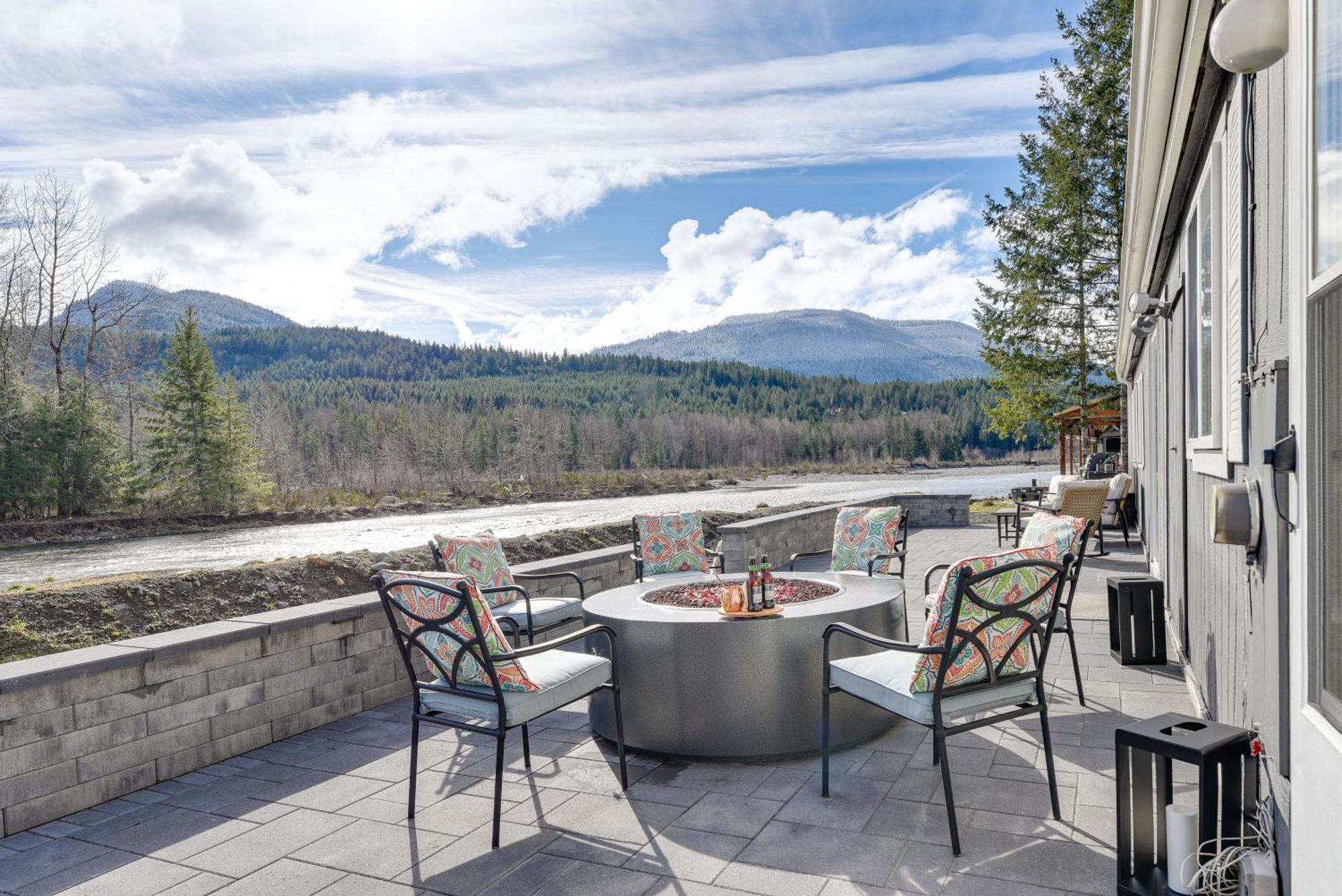 Riverfront Home With Deck, Near Mount Rainier! Packwood Εξωτερικό φωτογραφία