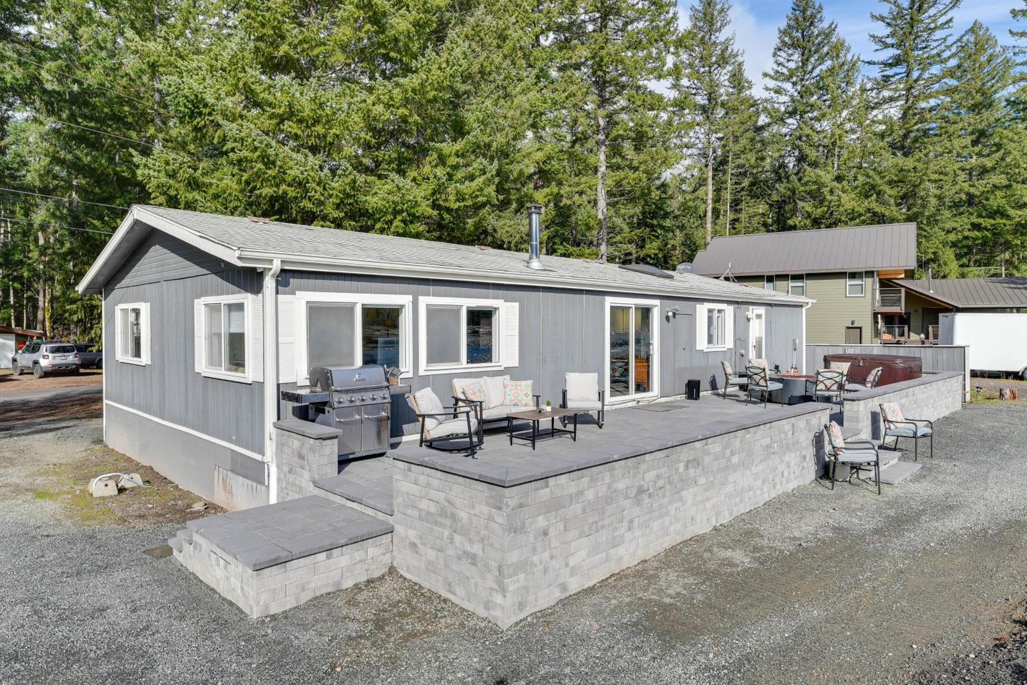 Riverfront Home With Deck, Near Mount Rainier! Packwood Εξωτερικό φωτογραφία