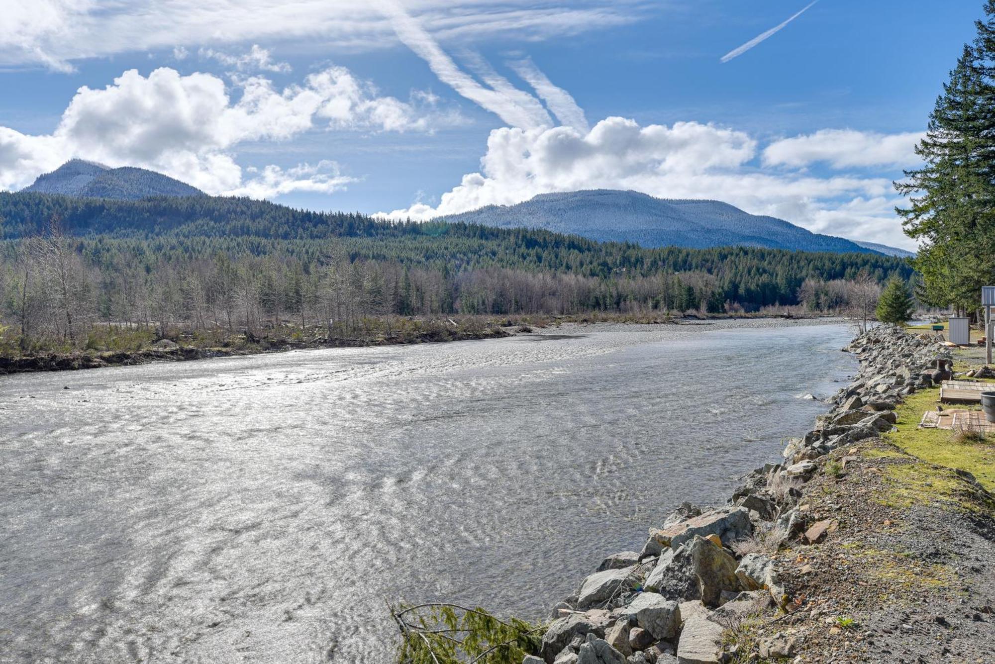 Riverfront Home With Deck, Near Mount Rainier! Packwood Εξωτερικό φωτογραφία