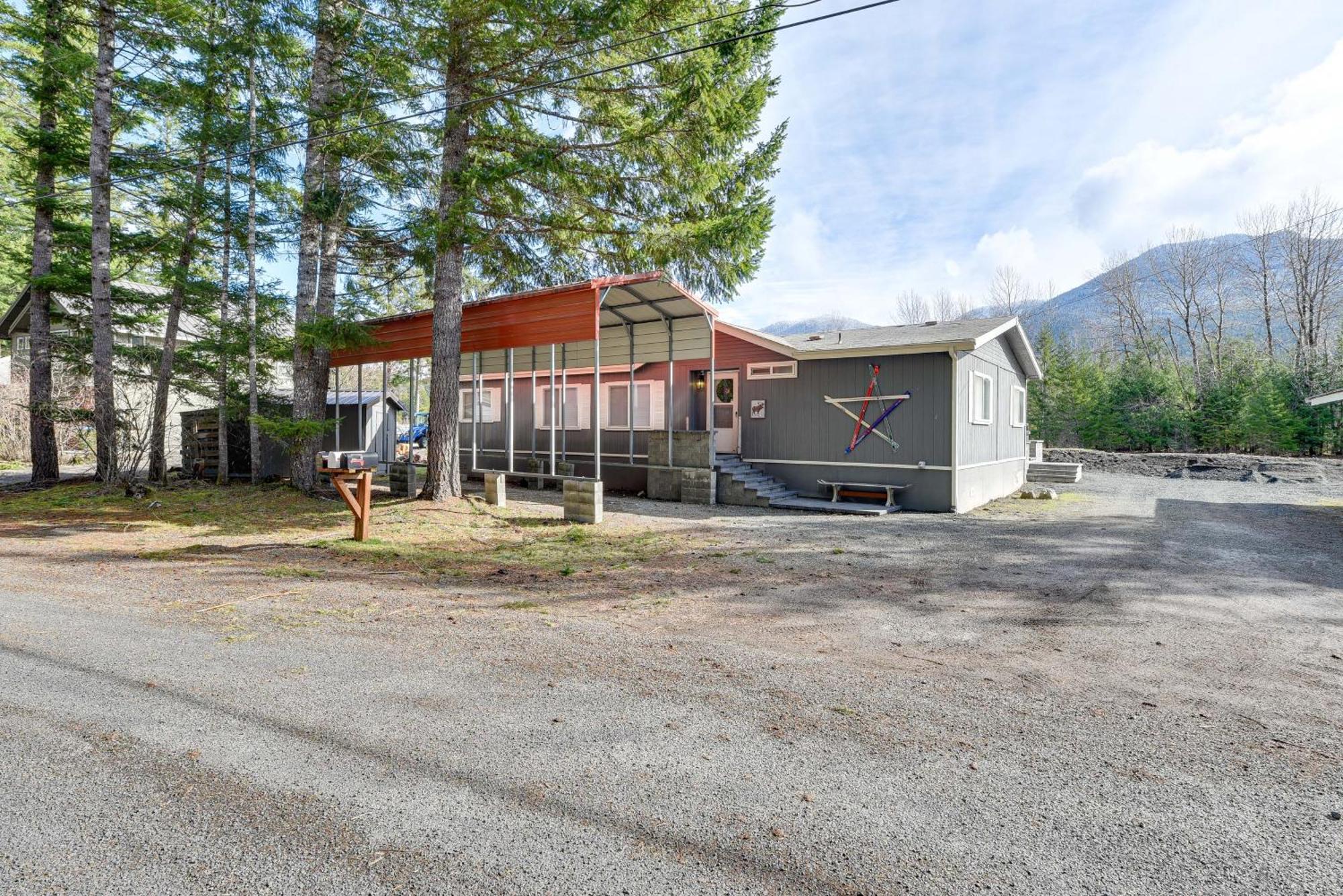 Riverfront Home With Deck, Near Mount Rainier! Packwood Εξωτερικό φωτογραφία