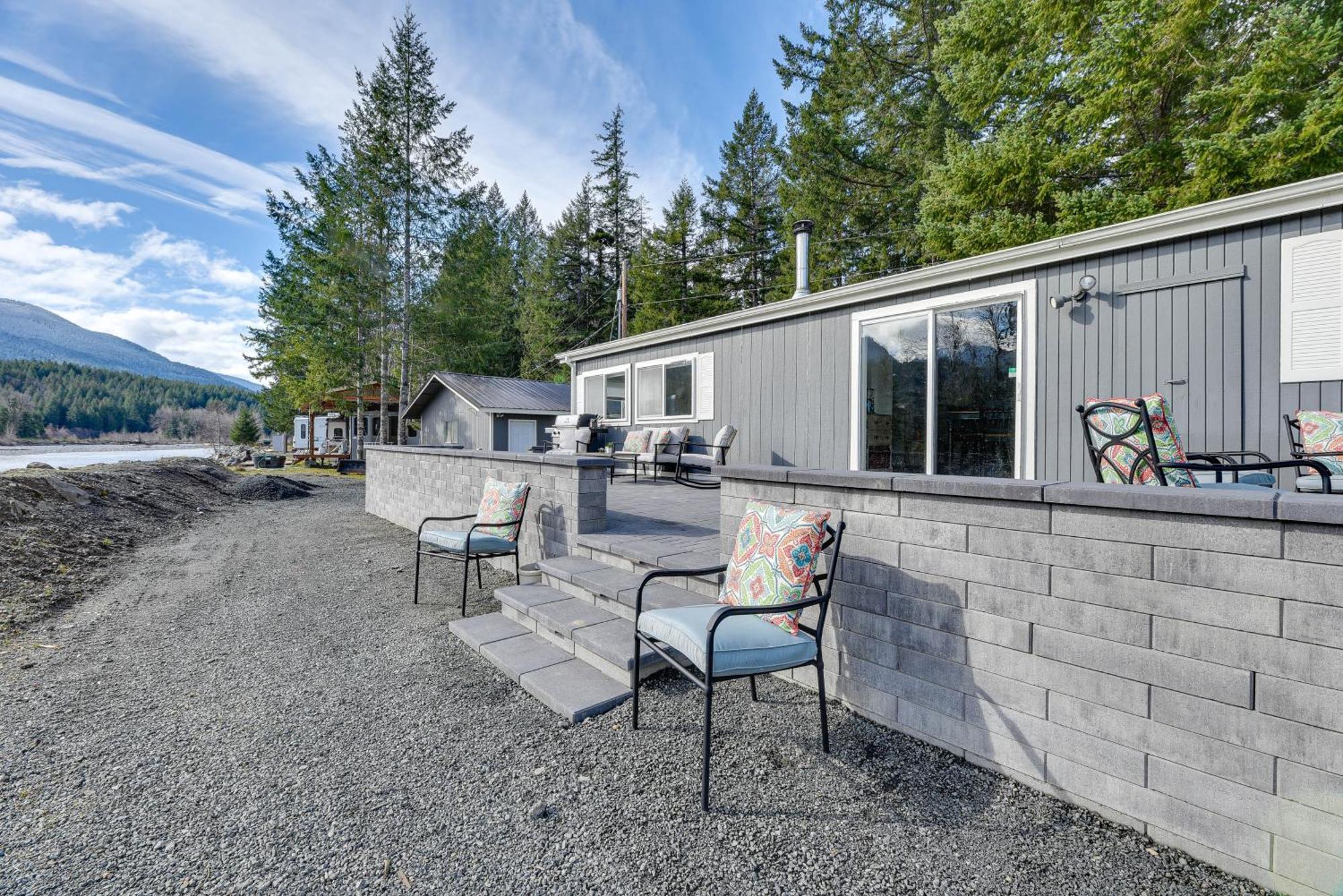 Riverfront Home With Deck, Near Mount Rainier! Packwood Εξωτερικό φωτογραφία