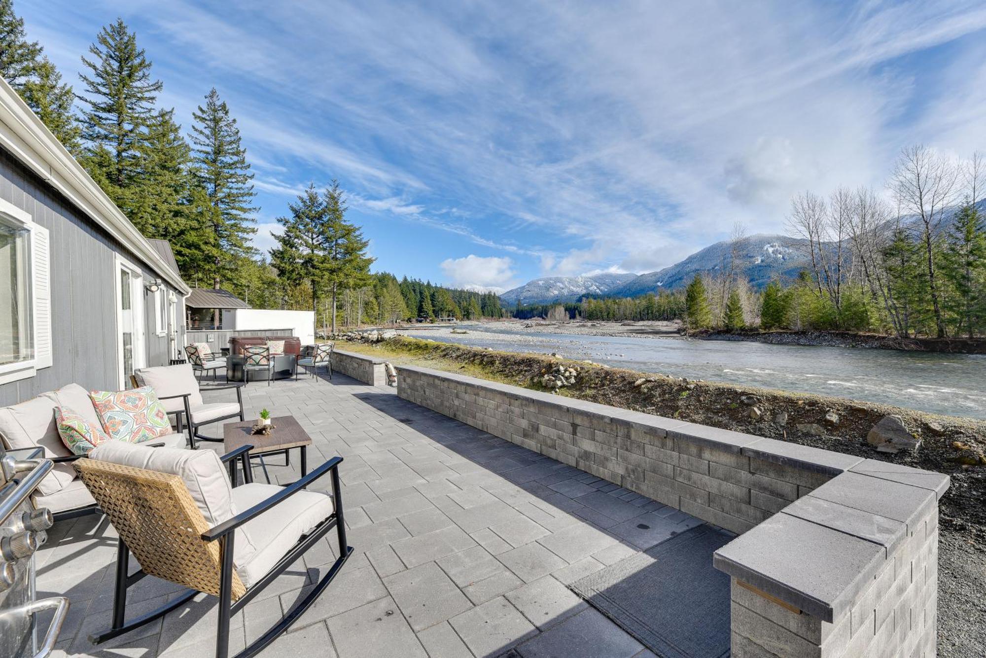 Riverfront Home With Deck, Near Mount Rainier! Packwood Εξωτερικό φωτογραφία