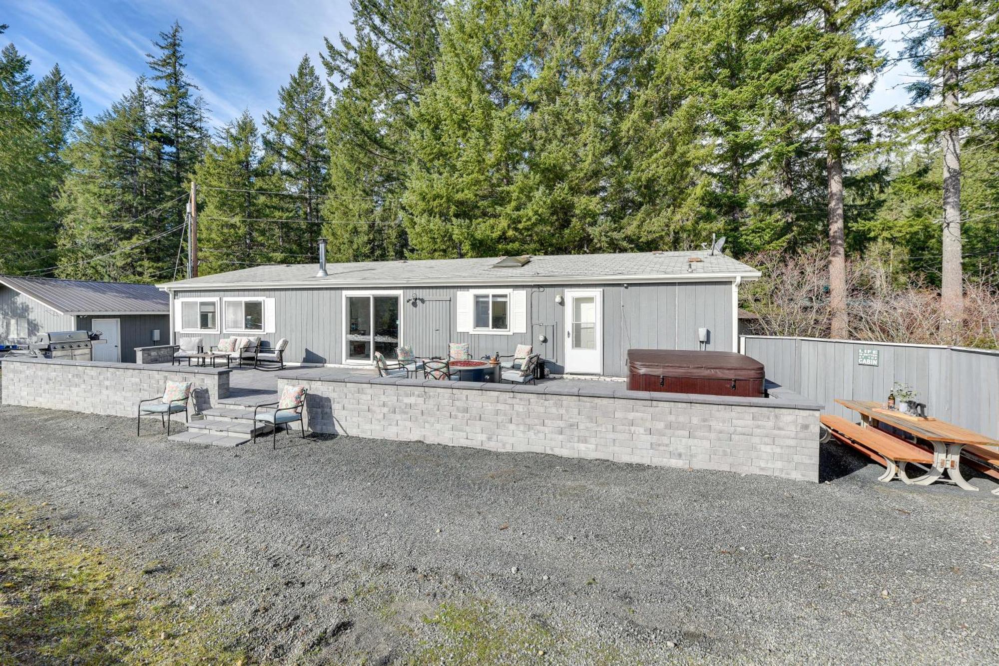 Riverfront Home With Deck, Near Mount Rainier! Packwood Εξωτερικό φωτογραφία